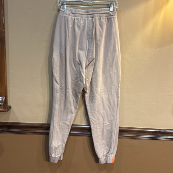 C’EST NORMAL Joggers - Picture 4 of 5